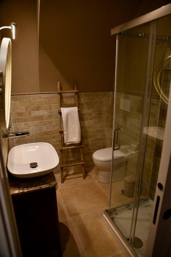 Le Stanze Del Borgo Hotel Нетуно Екстериор снимка